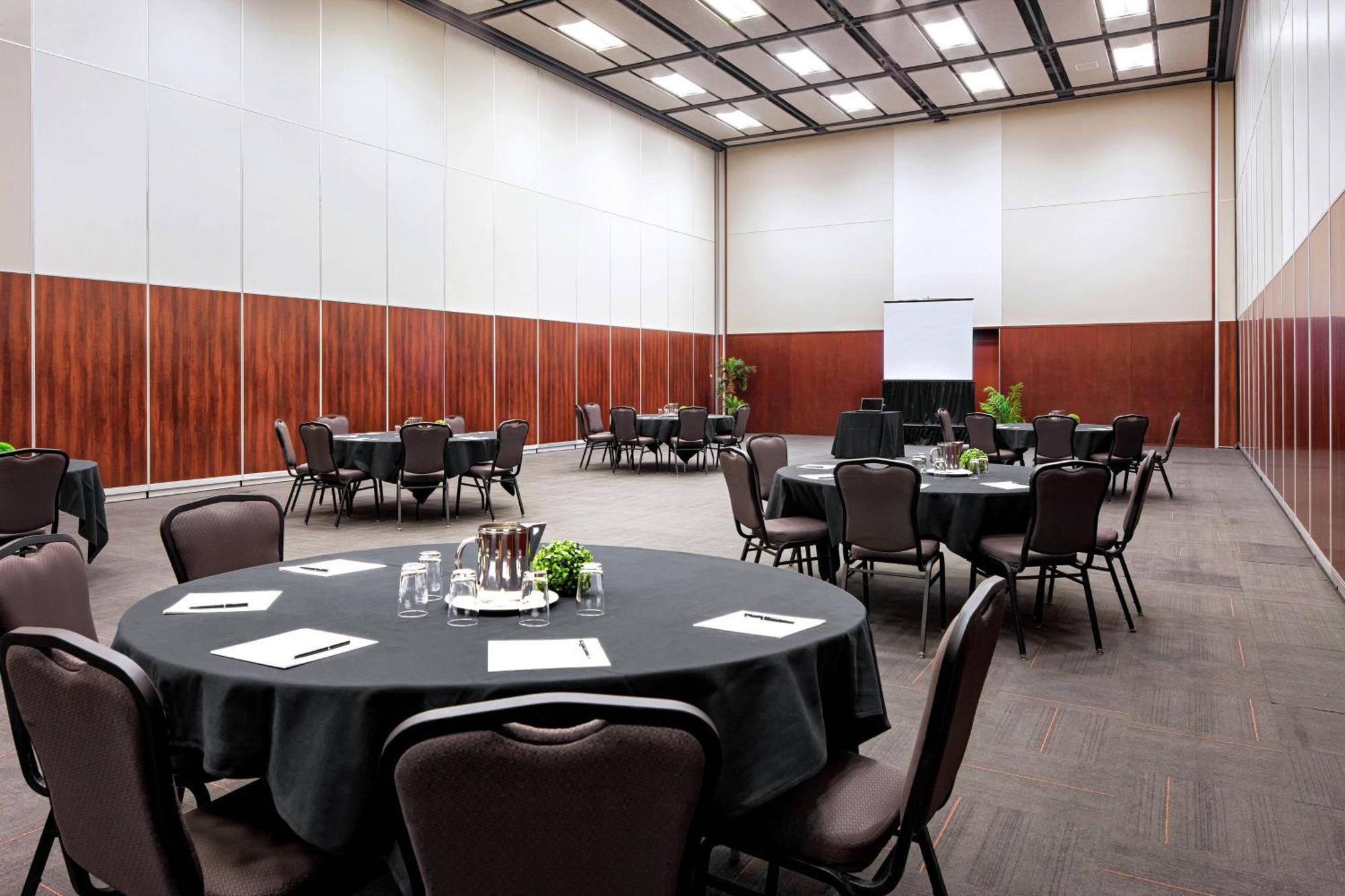 Four Points By Sheraton Levis Convention Centre Exteriör bild