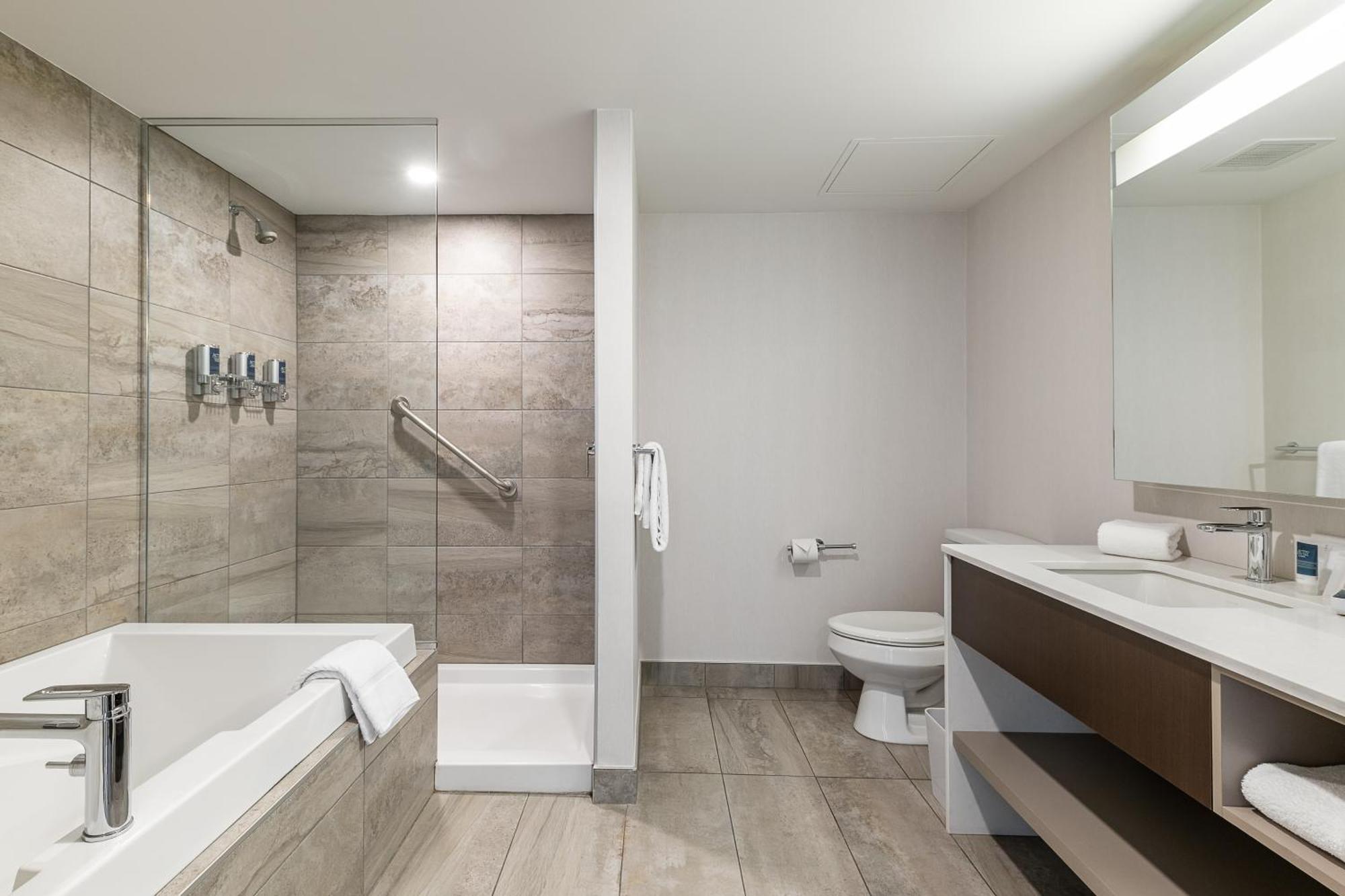 Four Points By Sheraton Levis Convention Centre Exteriör bild