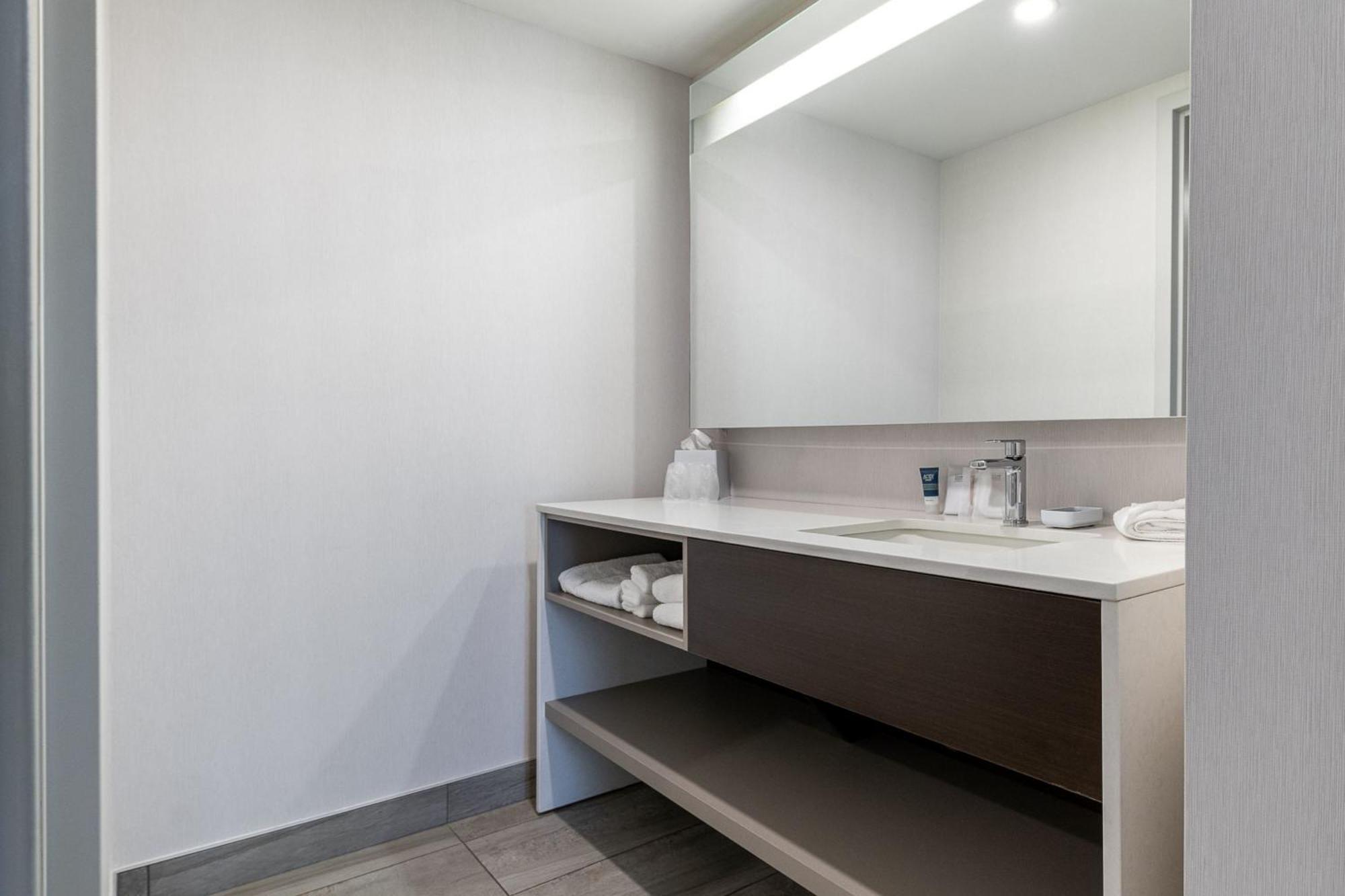 Four Points By Sheraton Levis Convention Centre Exteriör bild