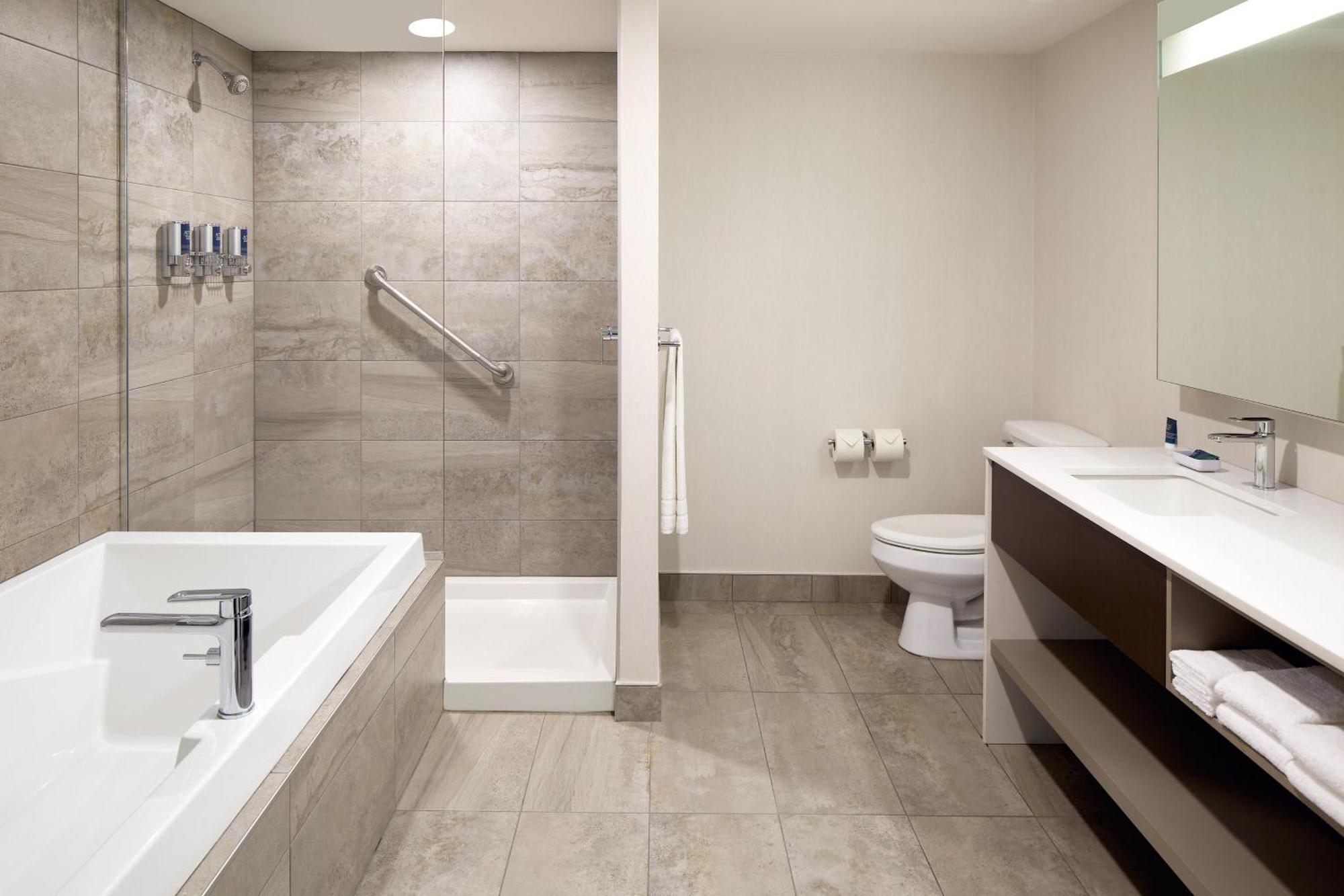 Four Points By Sheraton Levis Convention Centre Exteriör bild