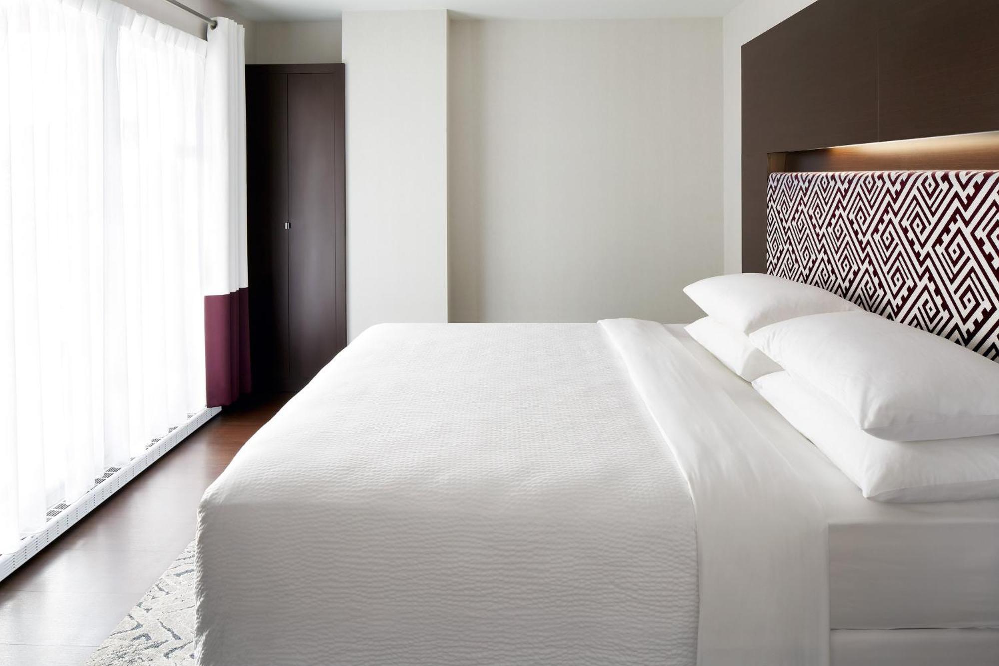 Four Points By Sheraton Levis Convention Centre Exteriör bild
